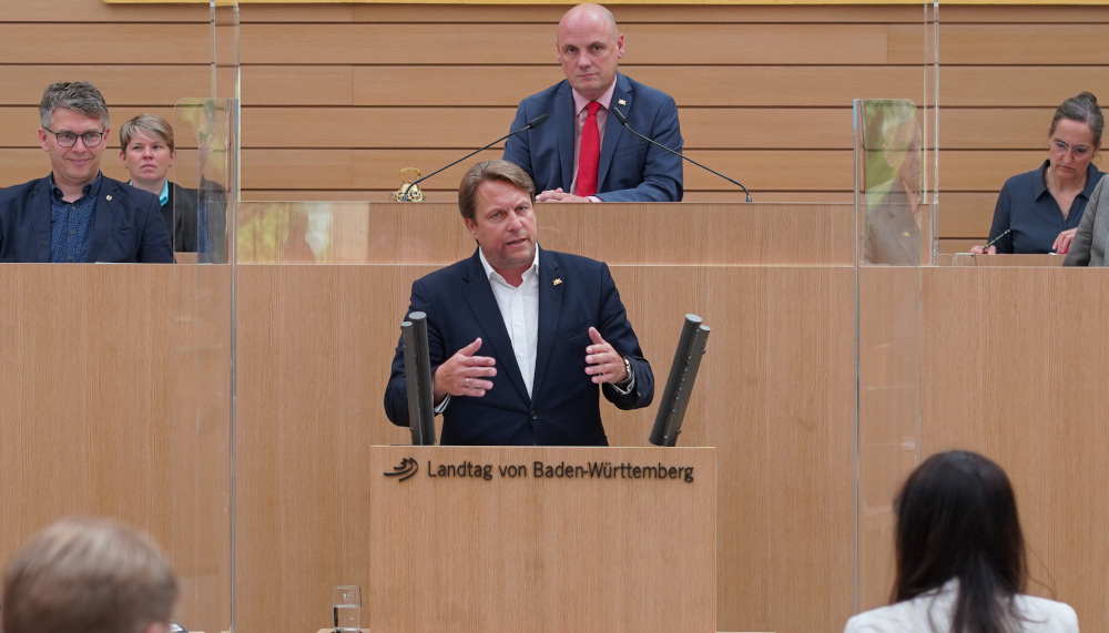 Boris Weirauch im Landtag bei Plenarrede 2022